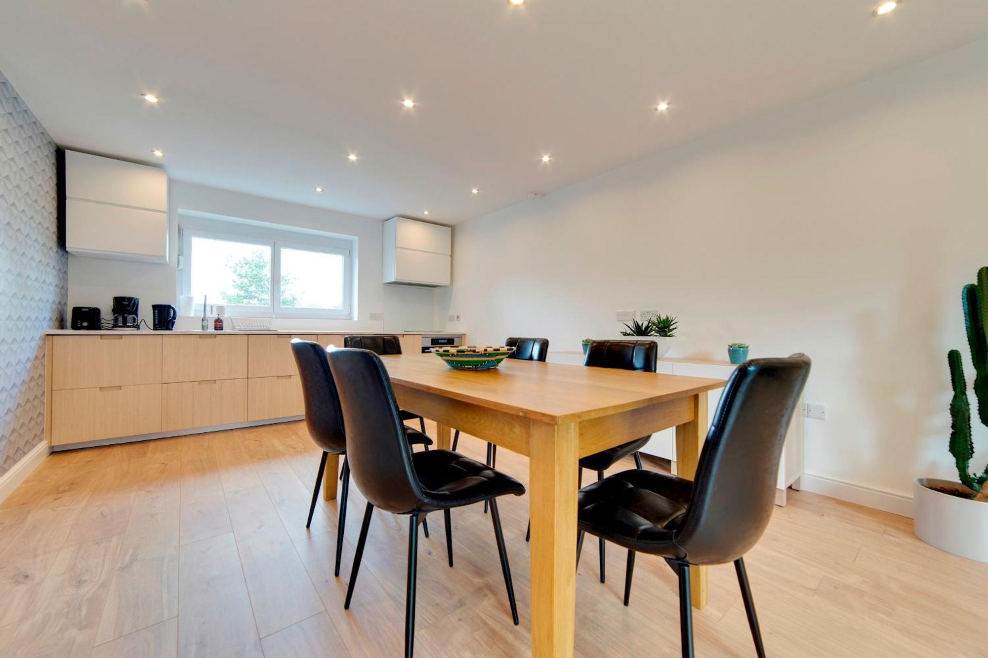 Pass The Keys 49 Byron Square Modern And Spacious 3 Bed Home With Free Parking CBG Eksteriør billede