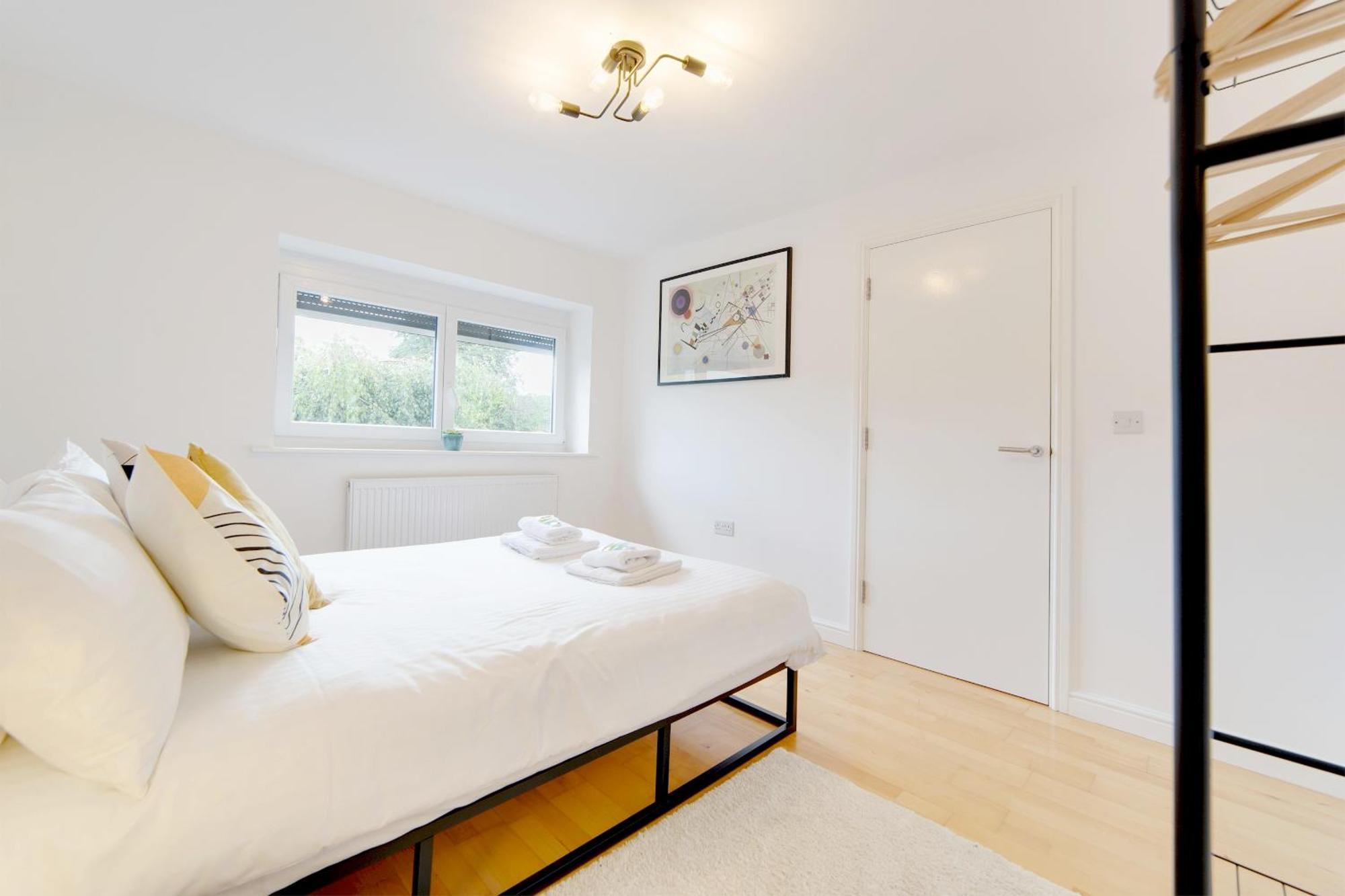 Pass The Keys 49 Byron Square Modern And Spacious 3 Bed Home With Free Parking CBG Eksteriør billede